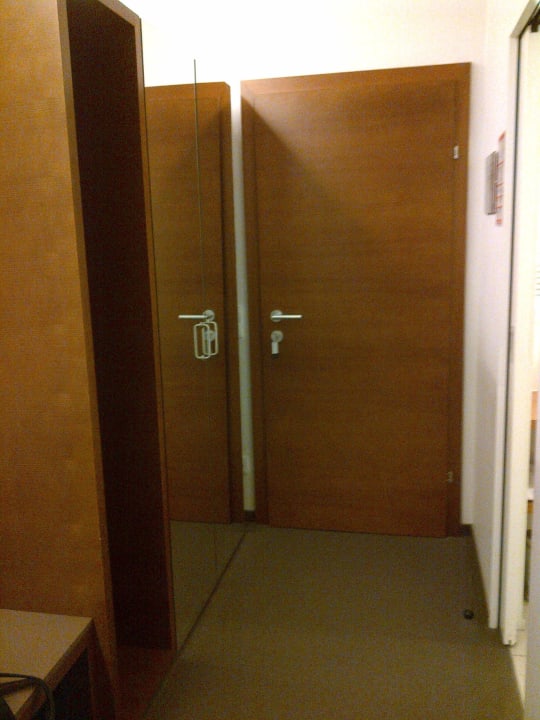 Eingangsbereich mit Schrank Hotel Christkindlwirt