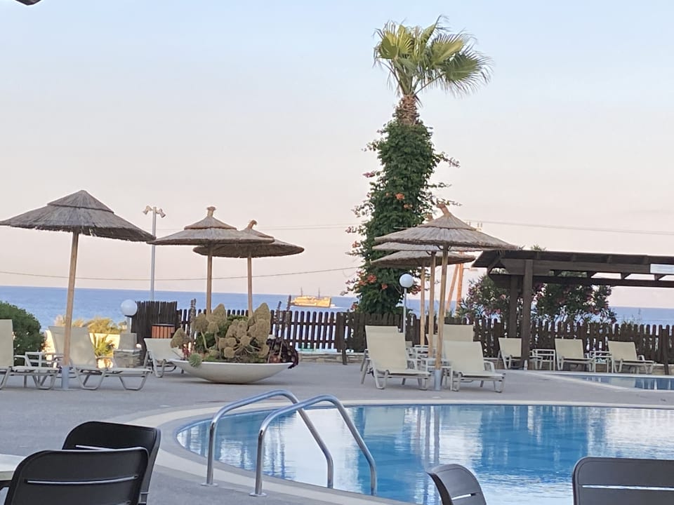 Pool Grand Blue Beach Hotel