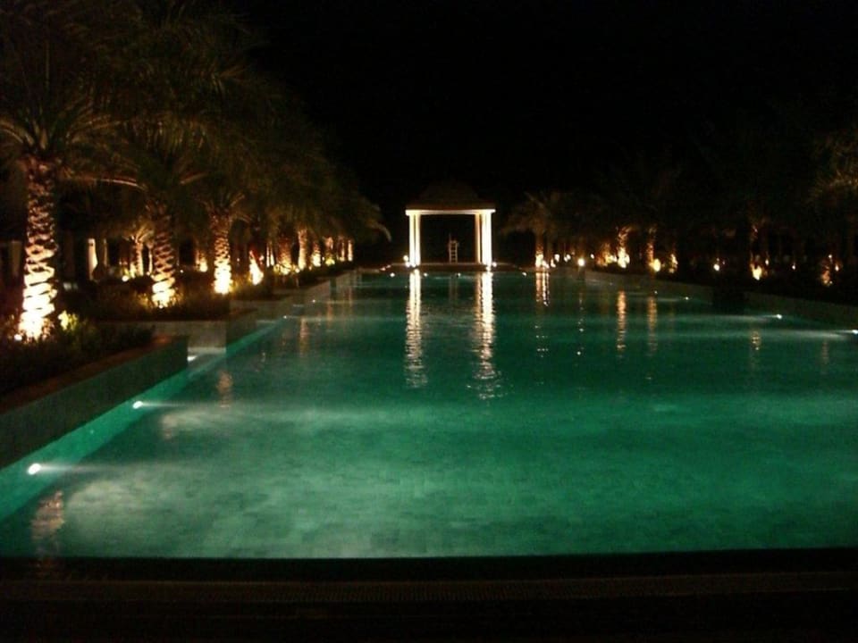 Pool am Abend Rixos Al Mairid Ras Al Khaimah