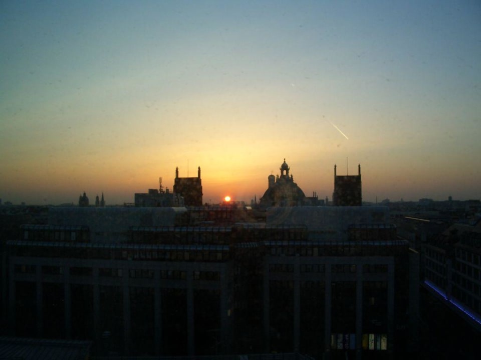 Sonnenaufgang aus dem Zimmer 804 NH Collection München Bavaria