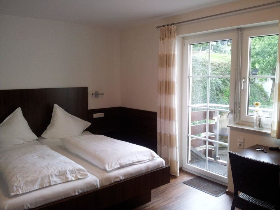 Zimmer zur Straße Hotel Henn