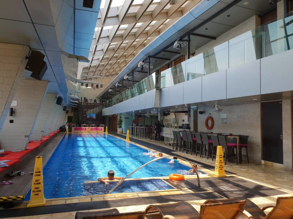 Pool Hotel Traders Kuala Lumpur