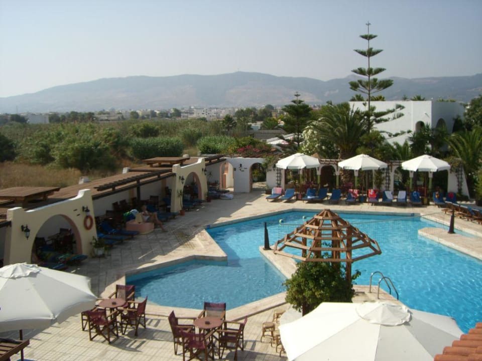 Poollandschaft Gaia Garden Hotel