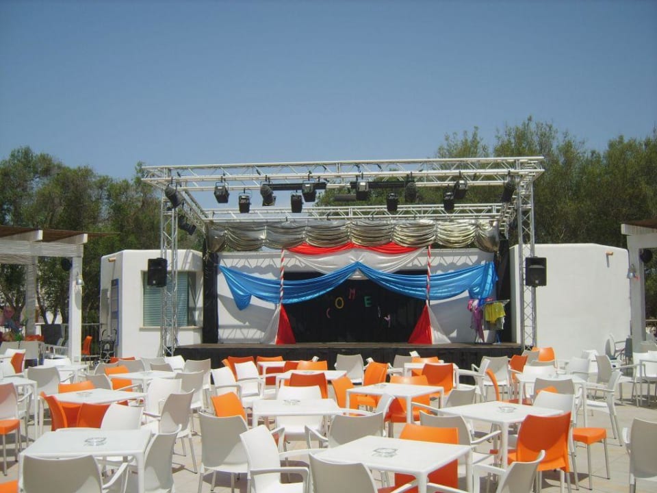 Die grosse Bühne Gavimar Ariel Chico Club & Resort