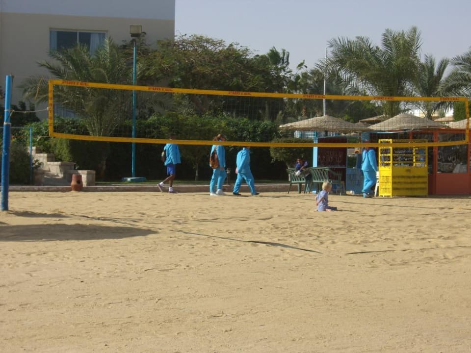 Animateure mit Winterbekleidung zum Dienst Golden Beach Resort
