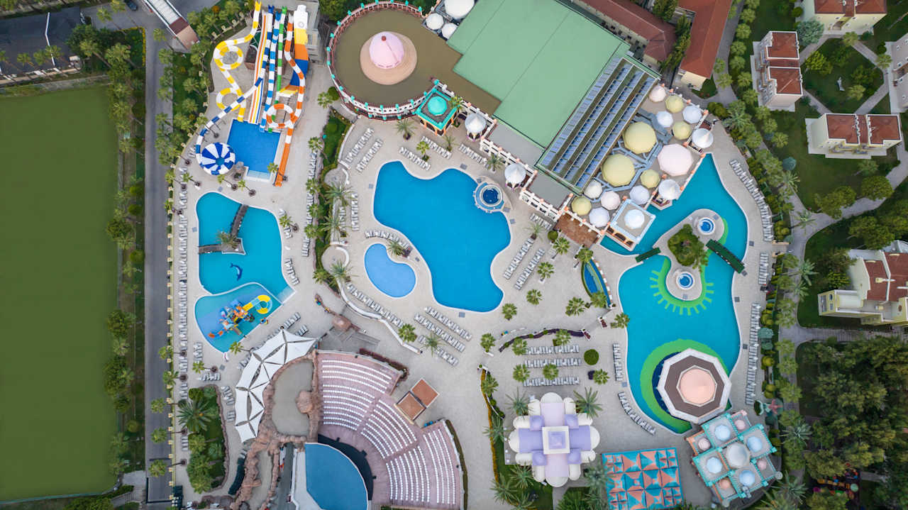 Pool Kamelya Aishen Club