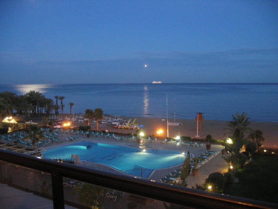 Der Pool bei Nacht Hotel MS Amaragua