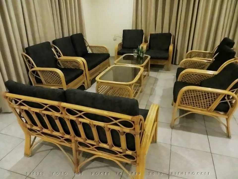 Sitzgruppe mit Tisch in der Bar Nativity Hotel