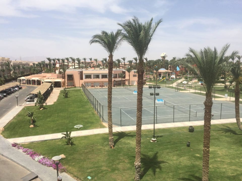 Blick vom Haupthaus über die Gartenanlage zur Strz Beach Albatros Resort