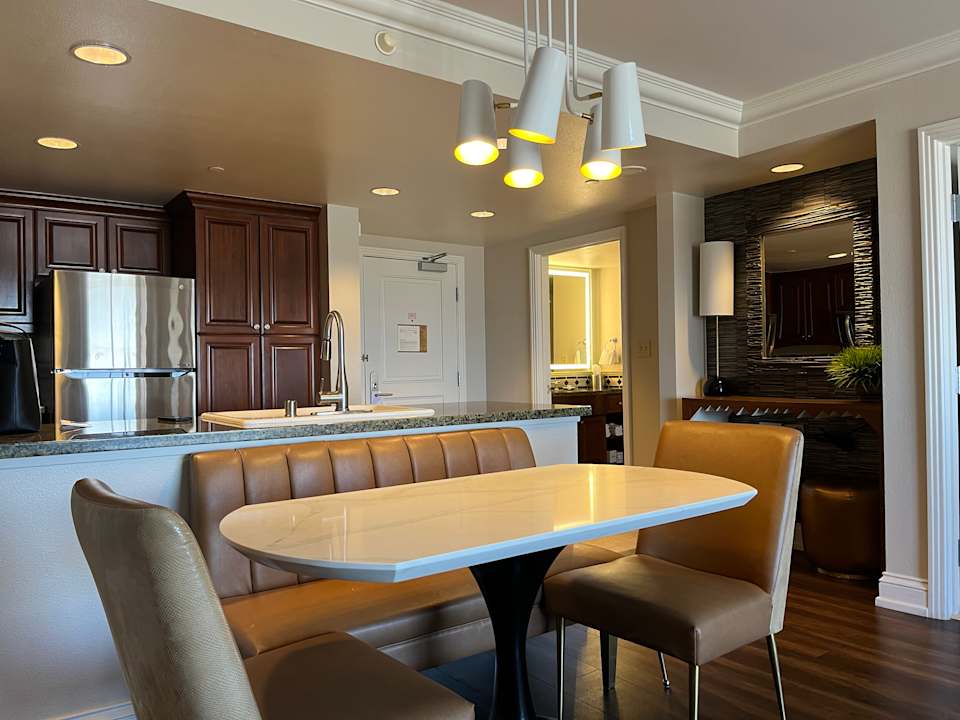 Zimmer Hilton Grand Vacations Suites on the Las Vegas Strip