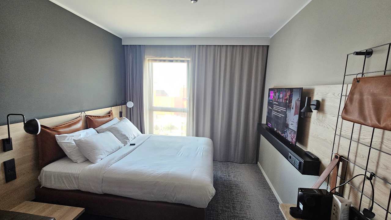 Zimmer Moxy Plymouth