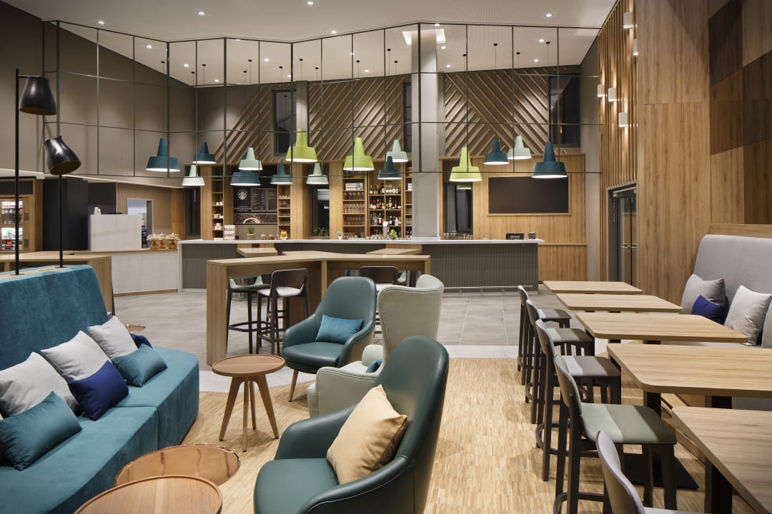 "Bar" Holiday Inn Hamburg HafenCity (Hamburg) • HolidayCheck (Hamburg Deutschland)