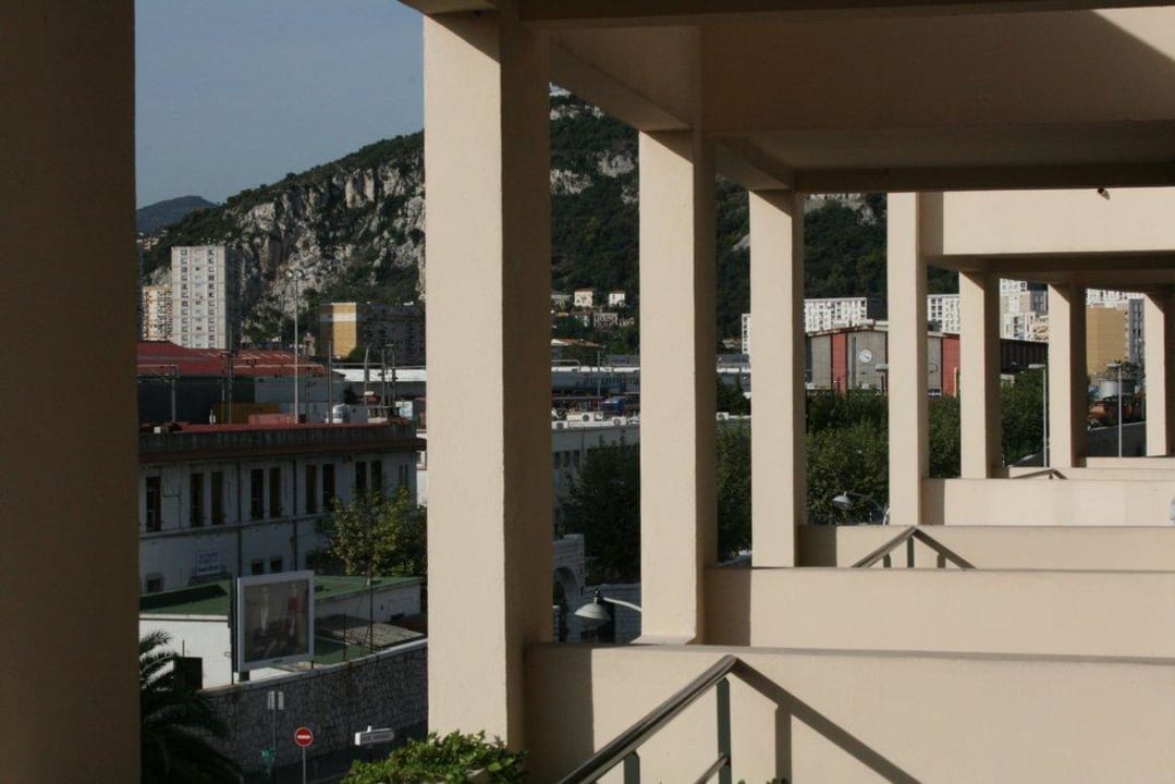 Aussicht Straßenseite Hotel Esatitude