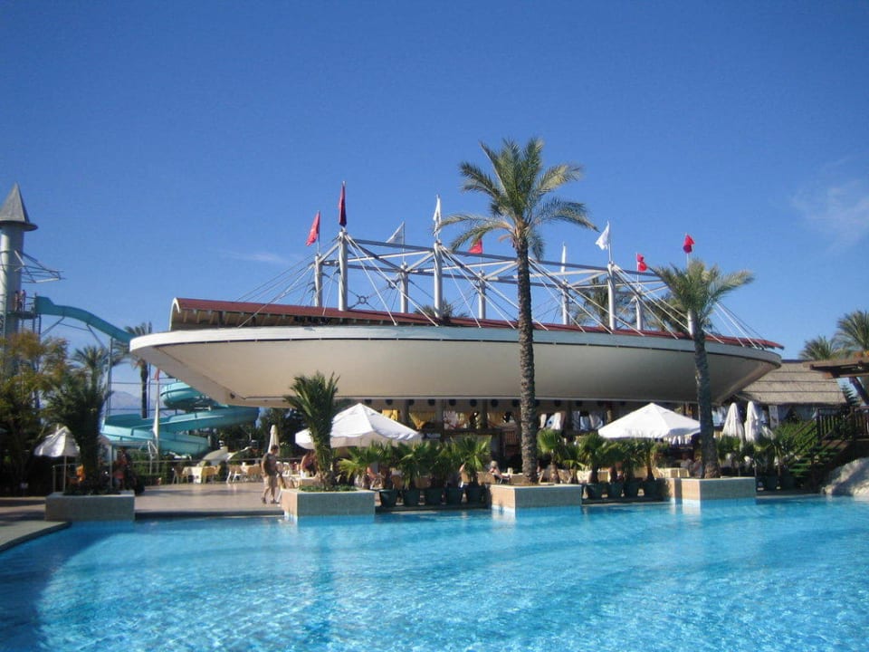 Außenpool und Poolbar Hotel Delphin Diva