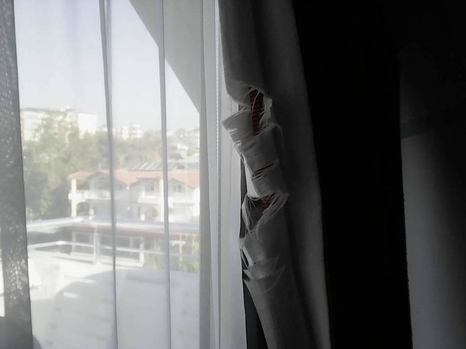 Kaputte Gardinen Villa Gizem