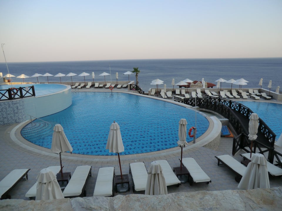 Poolanlage  Hotel Kalithea Mare Palace