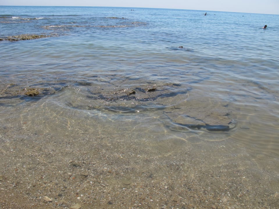 Riesige Felsplatten von feinem Sand keine Spur Melas Resort Hotel
