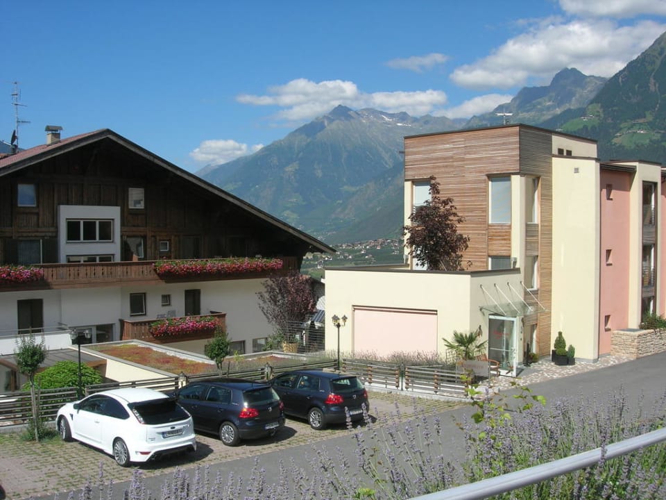 Außenparkplatz und Hotel Hotel Hilburger