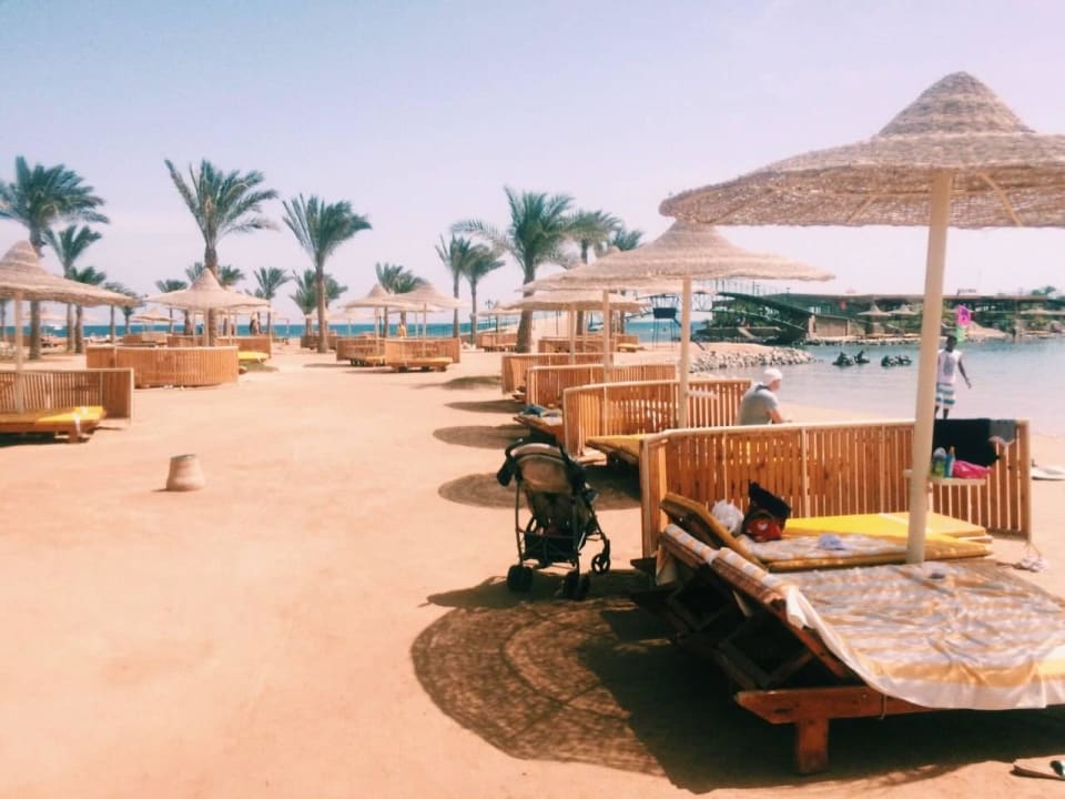 Пляж Desert Rose