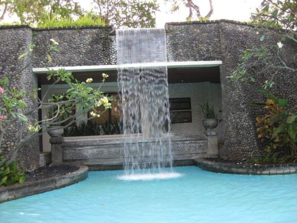 Wasserfall beim Restaurant mit der Tea-Time The Laguna A Luxury Collection Resort & Spa