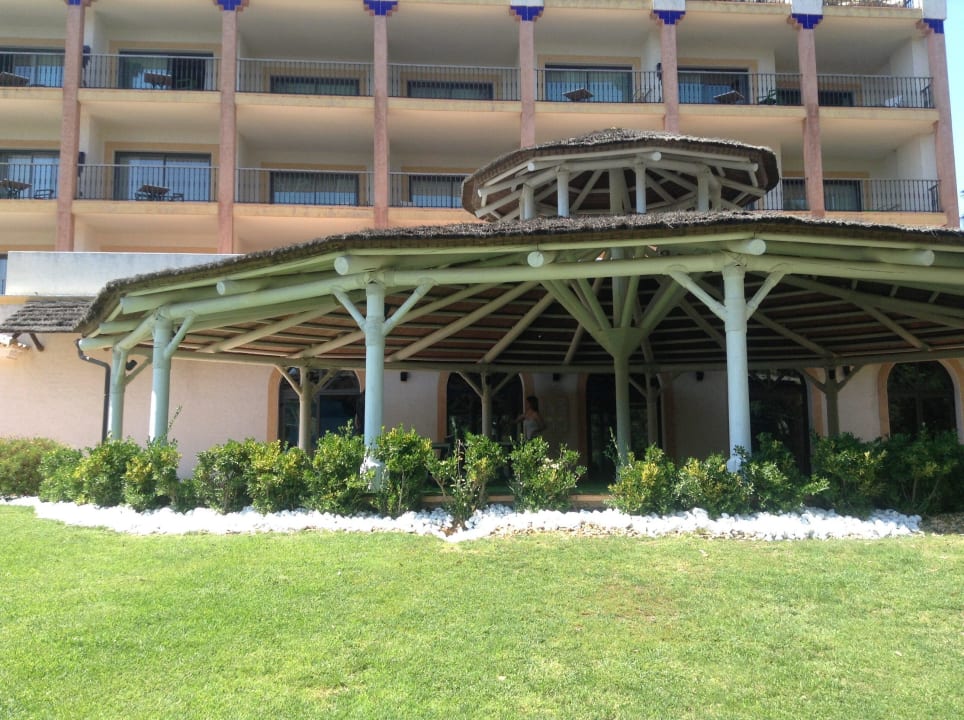 Hier ist der lärmende Sportbereich und.d.Suiten TUI BLUE Isla Cristina Palace