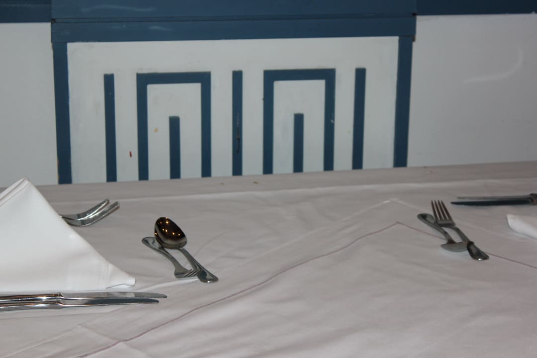 An der Wand & auf der Tischdecke Vogelkot Stella Garden Resort & Spa, Makadi Bay