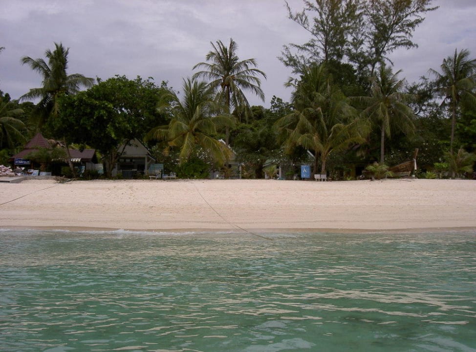 Das Hotel vom Wasser aus PP Blue Sky Resort