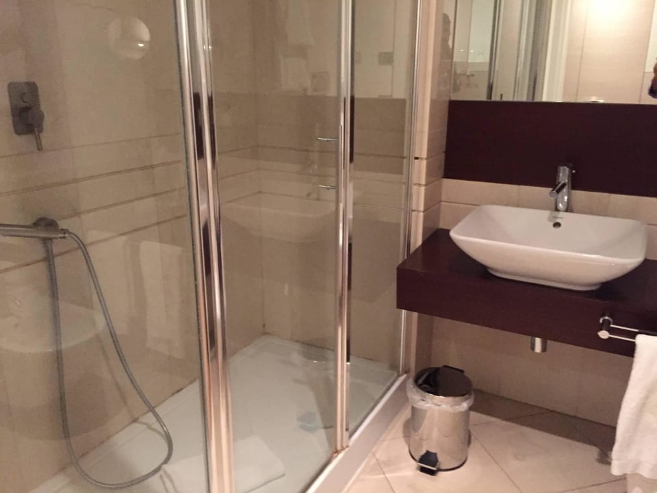 Bath not so good Pisa Tower Plaza