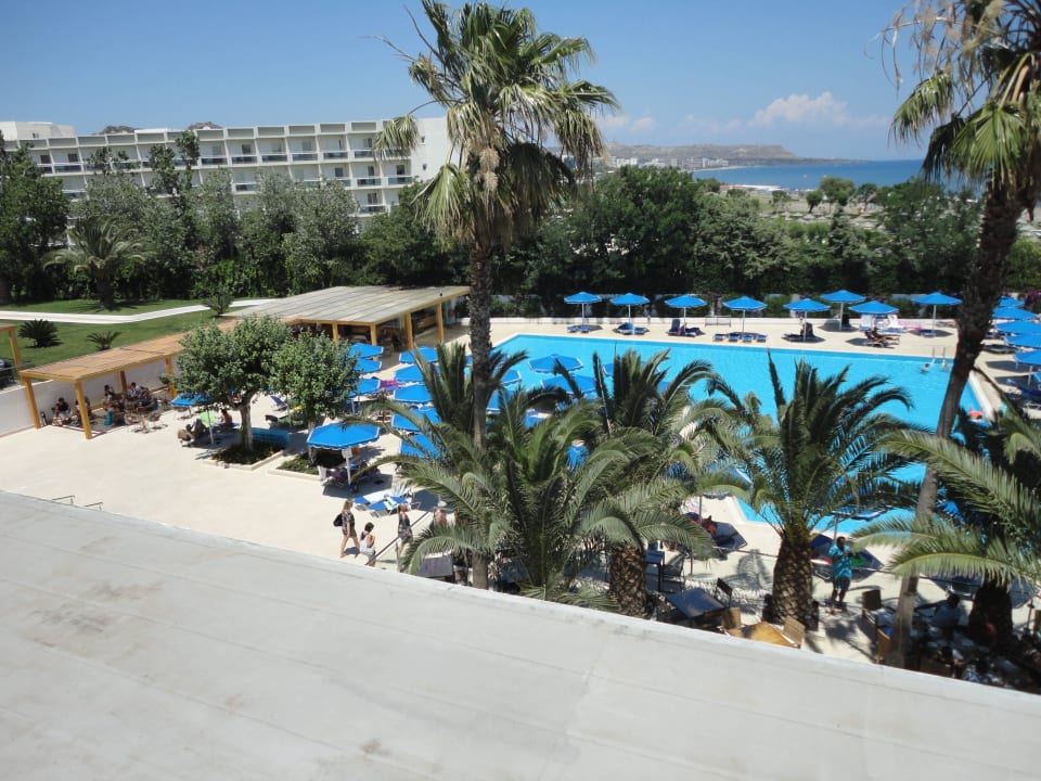 Blick auf Poolbar und Pool Mitsis Faliraki