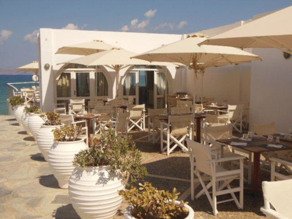 Terrasse vom Restaurant Knossos Beach Bungalows Suites Resort & Spa