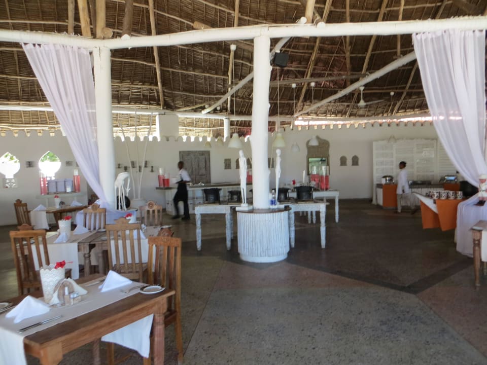 Das Buffet-Restaurant ohne Gäste ananea Diamonds Mapenzi