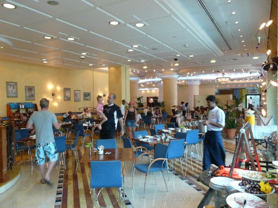 Restaurant Waves Le Meridien Mina Seyahi Beach Resort & Waterpark