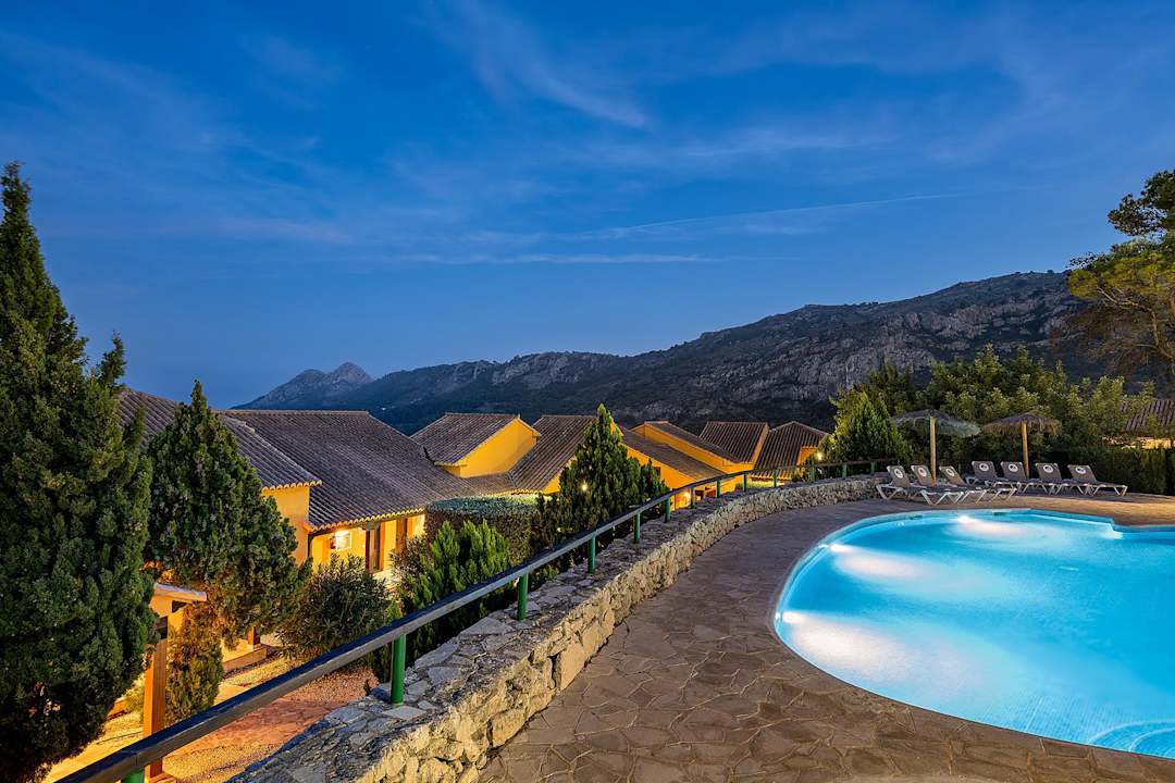 Außenansicht Hotel Alahuar