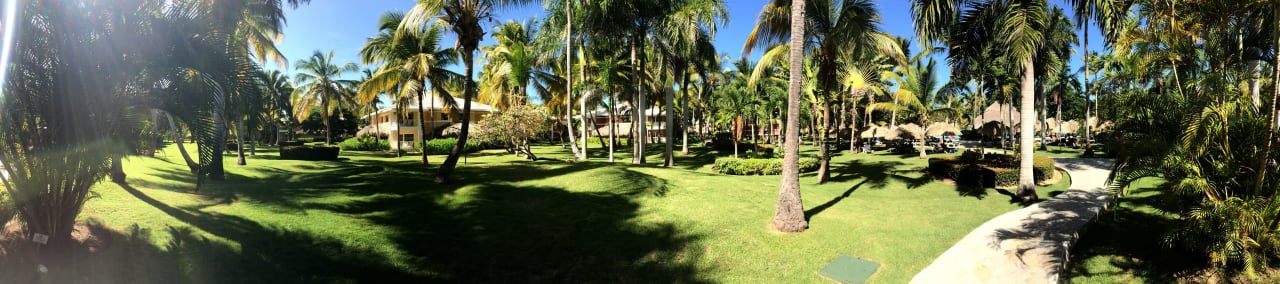Panormabild der Gartenanlage Grand Palladium Select Bávaro Resort & Spa