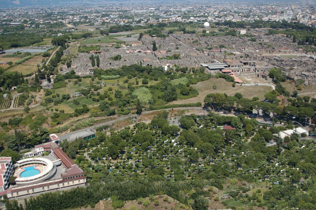 L'area archeologica vista da una camera Villa dei Misteri