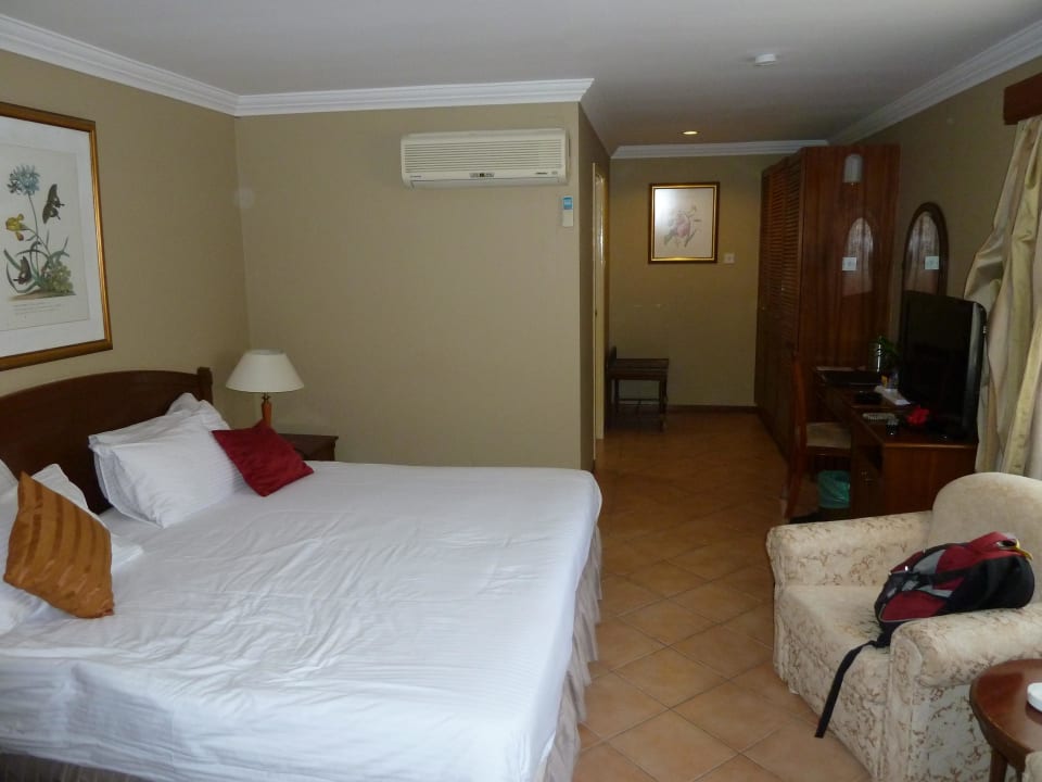 Blick ins Zimmer 310 Berjaya Beau Vallon Bay Resort & Casino