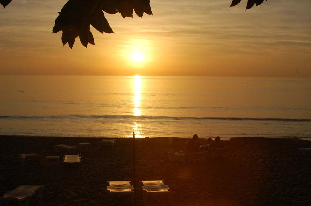 Sonnenuntergang Aska Hotel Just in Beach