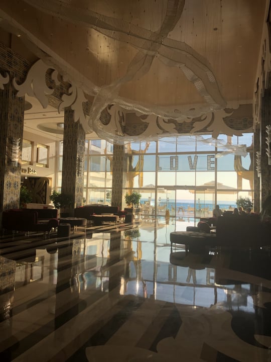 Lobby Azura Deluxe Resort & Spa Hotel