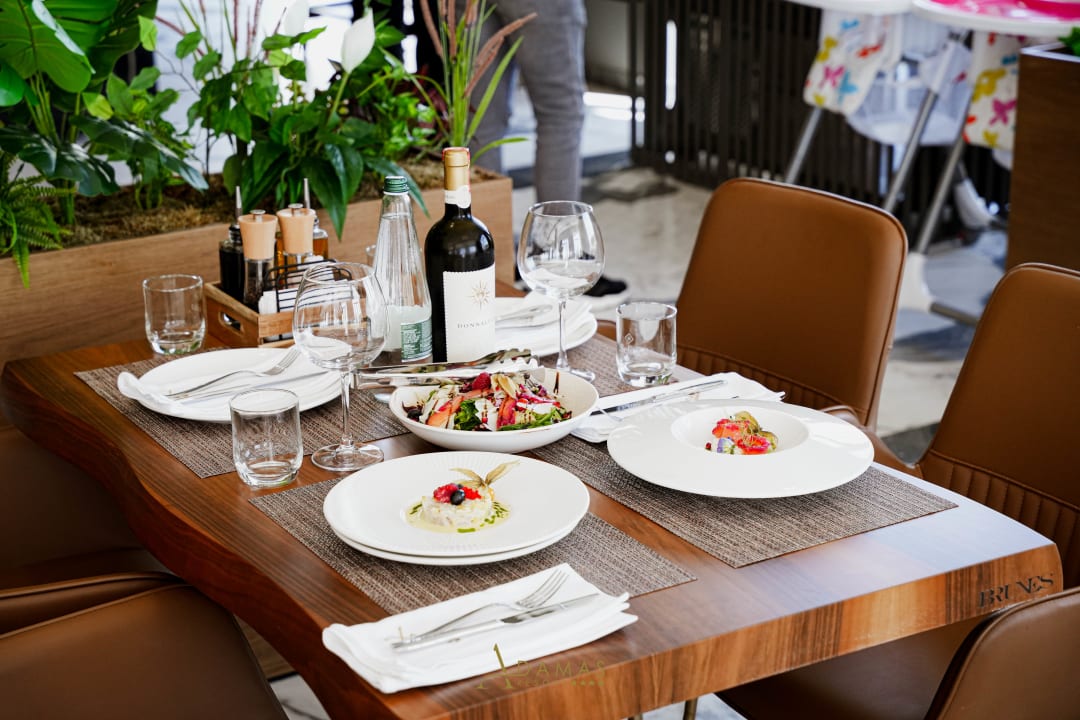 Gastro Adamas Resort & Hotel