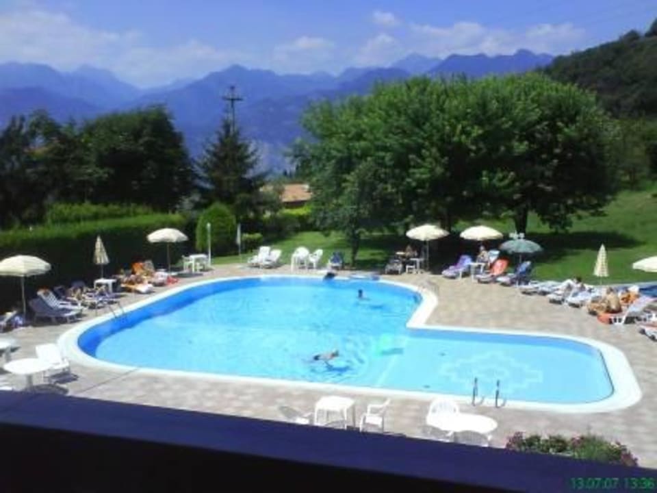 Poolansicht Park Hotel Val Di Monte