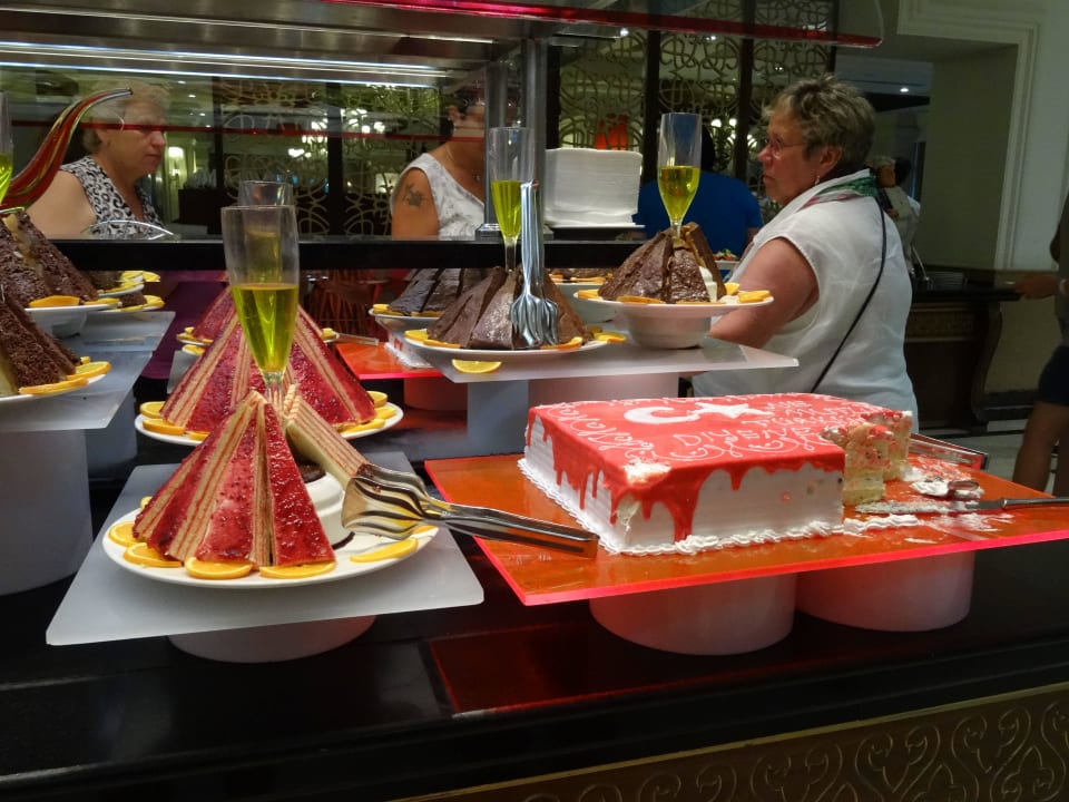 Haupt Restaurant dessert Büffet Diamond Excellence Resort & Spa