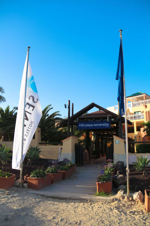 Hoteleingang vom Strand aus H10 Playa Esmeralda - Adults only