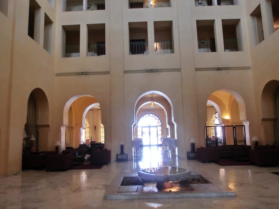 Lobby mit Wasserbecken Hotel Alhambra Thalasso