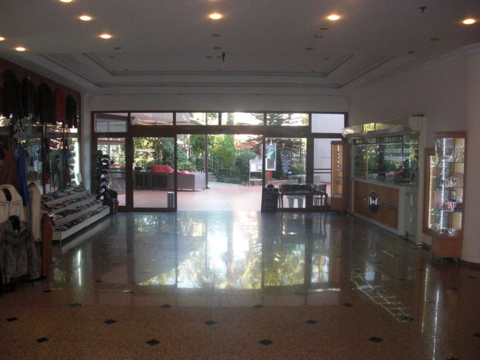 Ausgang zum Pool Hane Family Resort