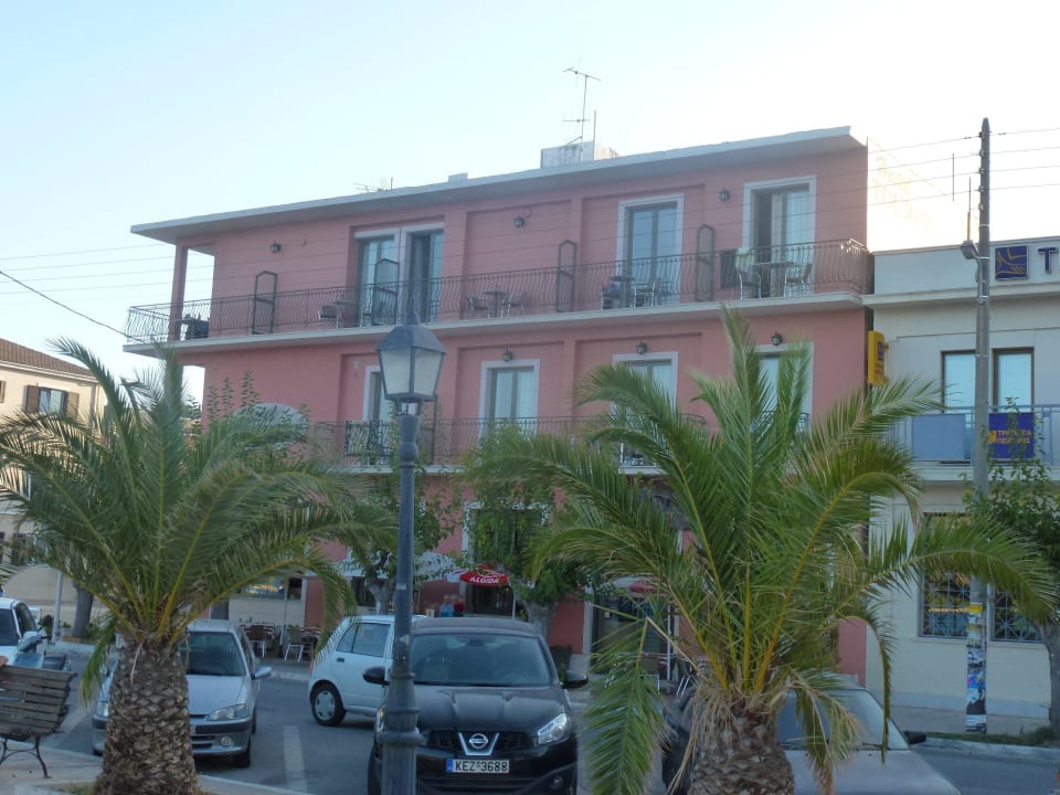 Das Hotel von aussen  Hotel Tourist