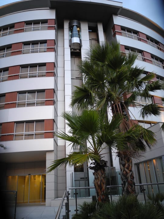 Fahrstuhl an der Außenseite Hotel Abades Nevada Palace