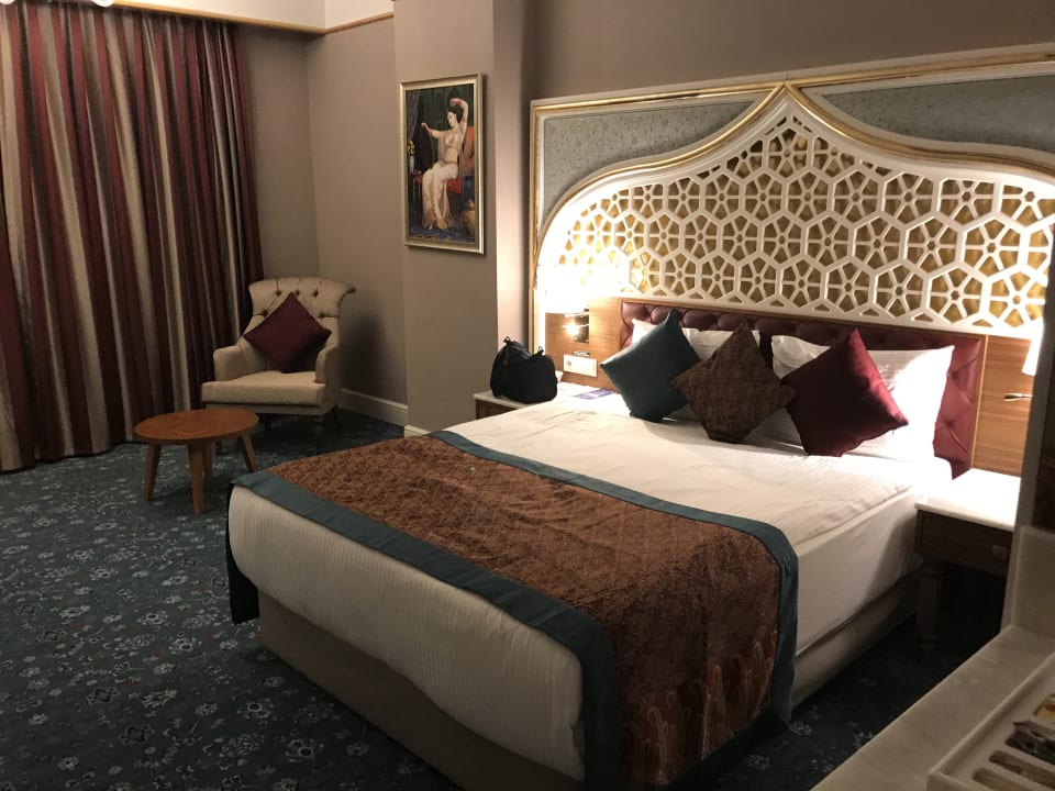 Zimmer Royal Taj Mahal Hotel