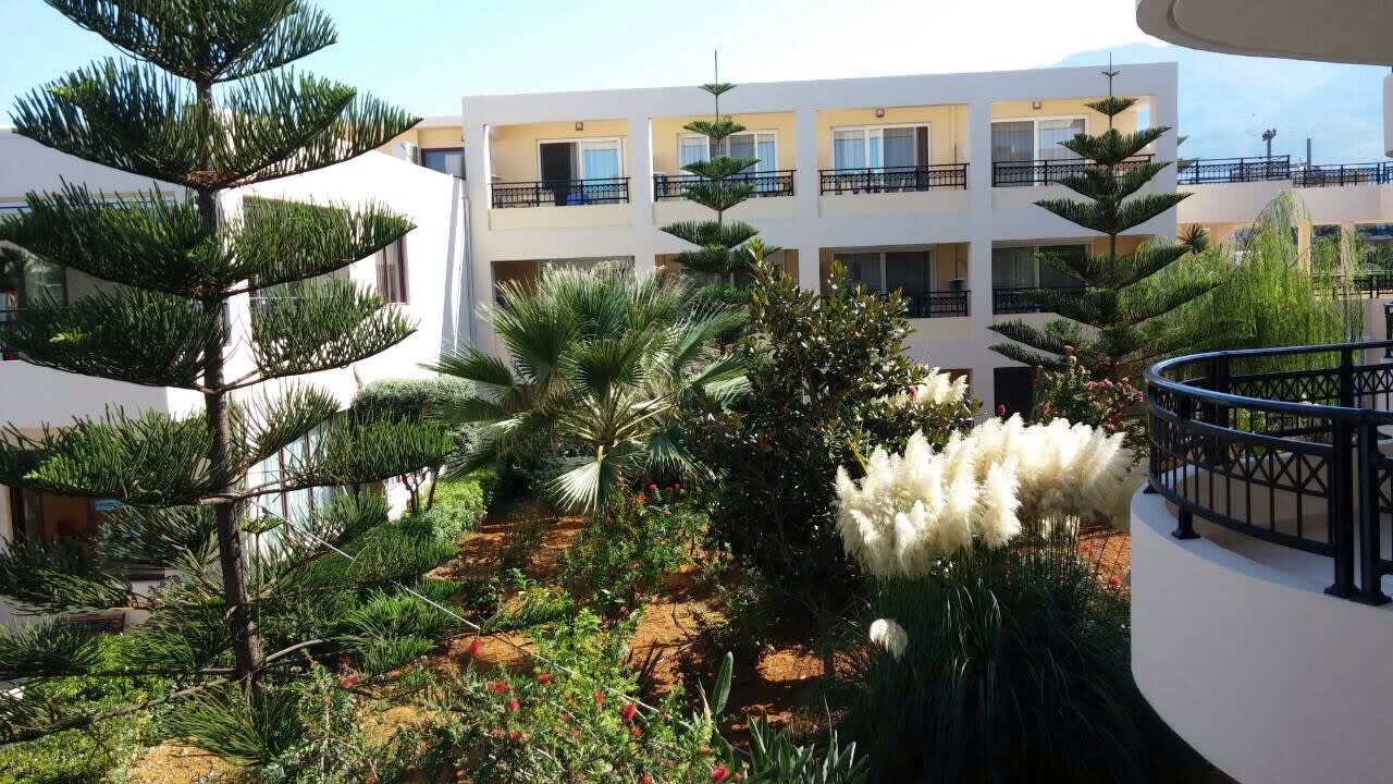 Gartenanlage Vantaris Palace
