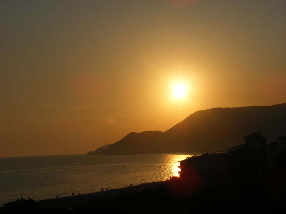 Sonnenuntergang vom Dachrestaurant des Hotels aus Gardenia Hotel