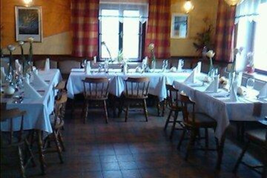 Gaststube mit Hochzeitsdeko Gasthof Pension Catering Hauser